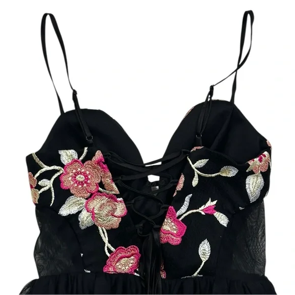 Teeze Me Spaghetti Strap Sweetheart Embroidered Top Side Illusion Dress Size 1/2 - Picture 7 of 8